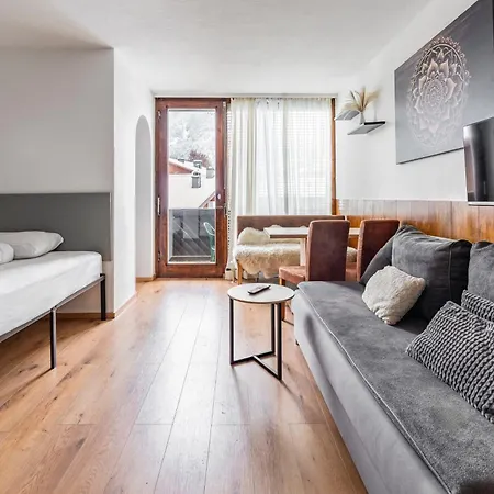 Апартаменты Alpine Escape With Kitzsteinhorn View