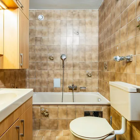 Alpine Escape With Kitzsteinhorn View Апартаменты *